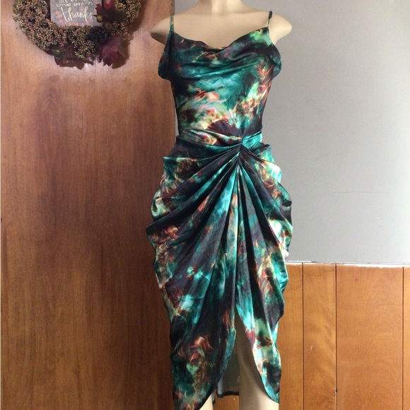 Prettylittlething green dress - Picture 2 of 5